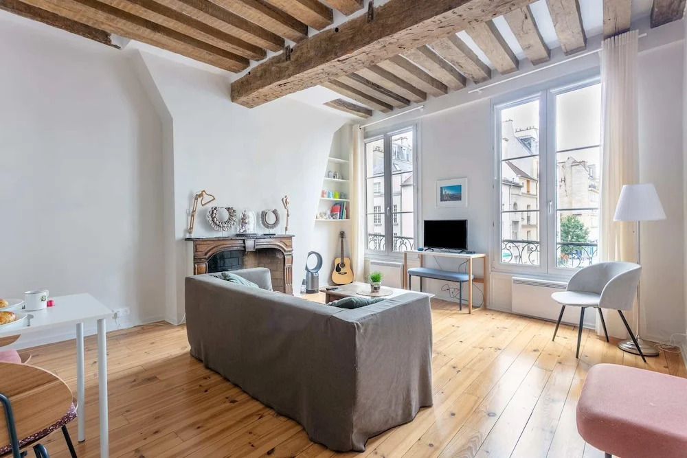 Bright 1-bedroom Flat, 2min From Saint-paul Metro