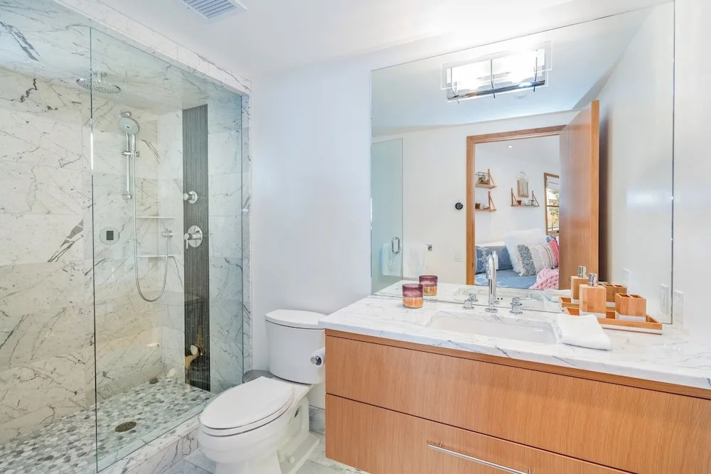 Luxury Townhome On Depot, 3 Mins Walk To Main St Gondola, Heated Garage, Private Roof Top Hot Tub, townhouse