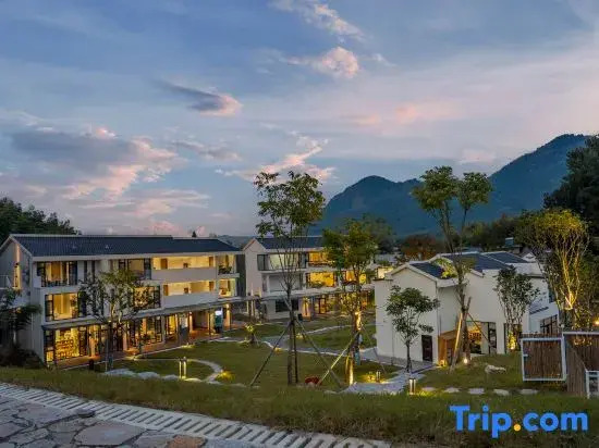 Yuannan Yard Yeluxury View Homestay (Yuannan Sichuan-Tibet Line Moon Bay Scenic Area Branch)