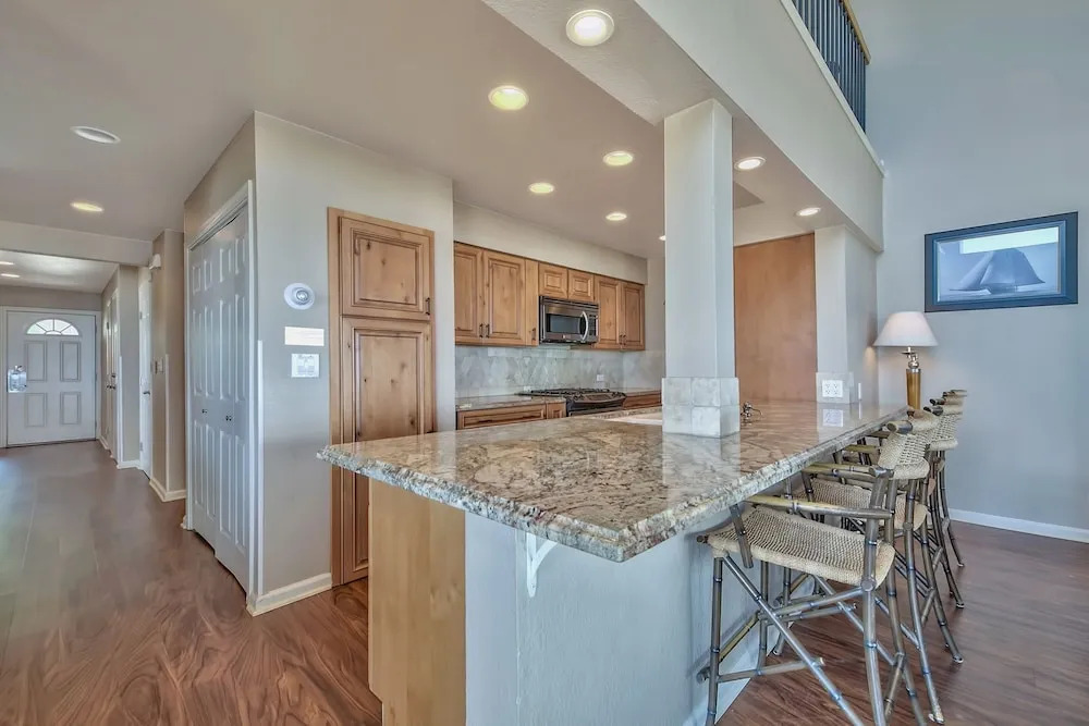 619 Lakefront