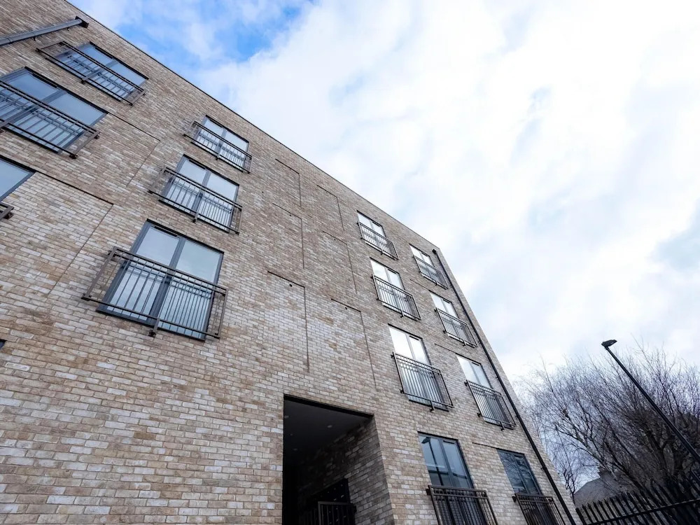 Broadway Market Beauty Three-bedroom by Sojo Stay