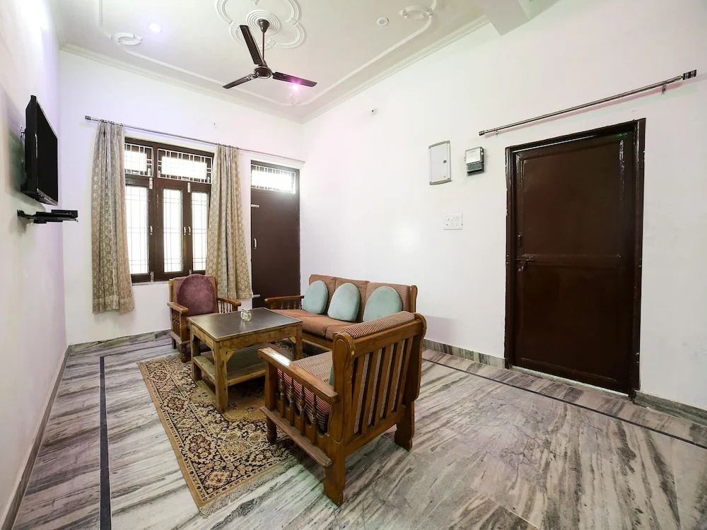 OYO Home 22635 Modern Villa 3BHK