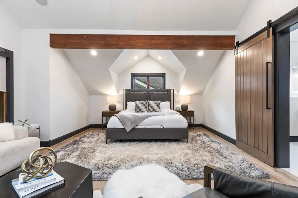 909 Park Ave 5 Bedroom Home by RedAwning
