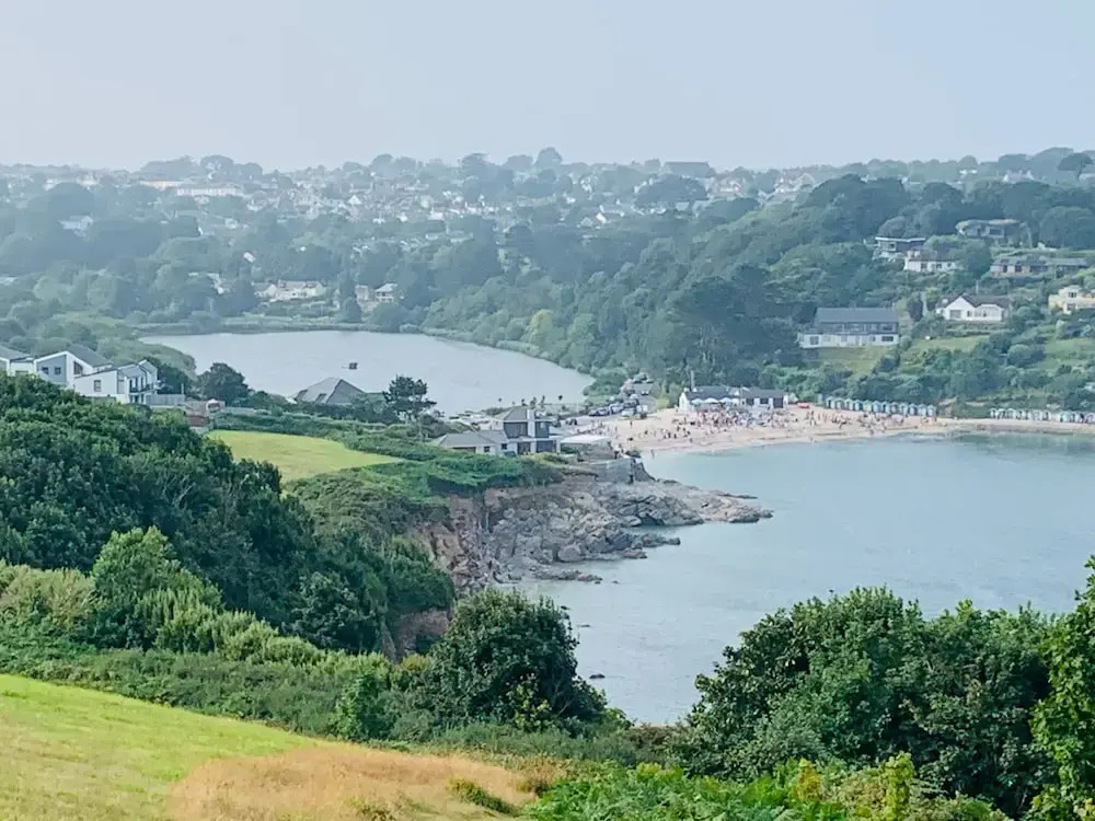 2 Bed-sleeps 4-parking-pets-10 min Walk to Beach