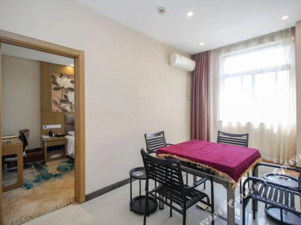 GreenTree Inn Express Hotel (Hefeinan Railway Station Gongjing College Subway Station)