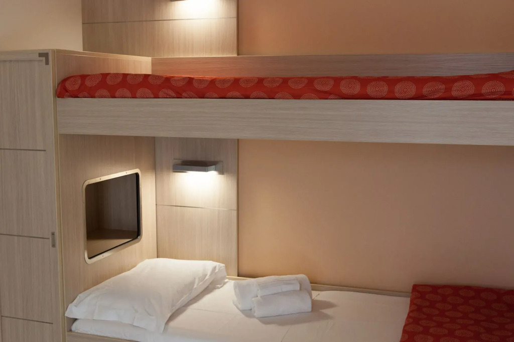 Canado Family Hotel