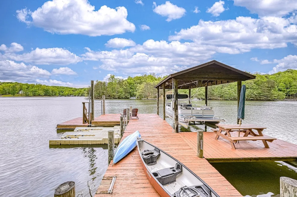 Sthern Rock - Lakefront Home With Views, Dock, Screened Porch, Kayak & Canoe