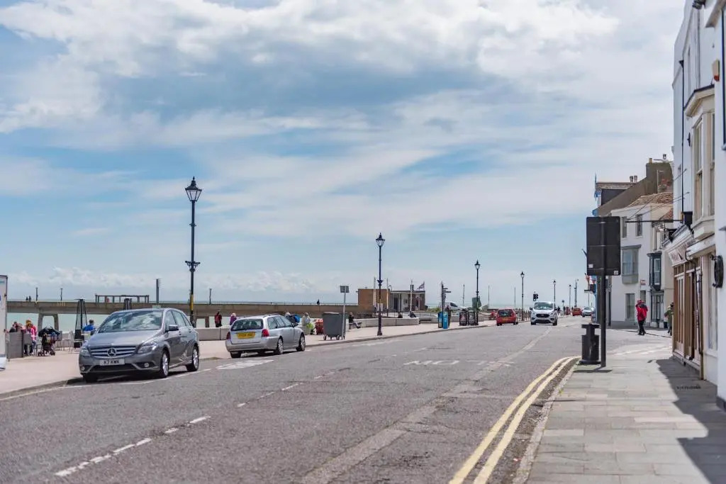 Blackhorse Loft - spacious apartment by the sea