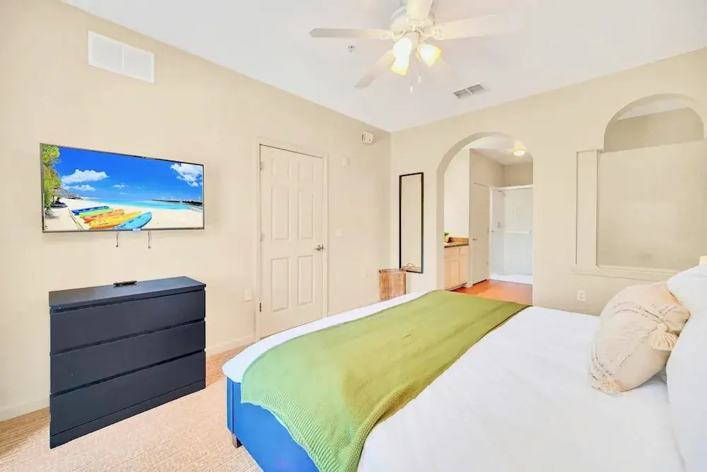 Condo w Pool, Games Room - Pet Friendly