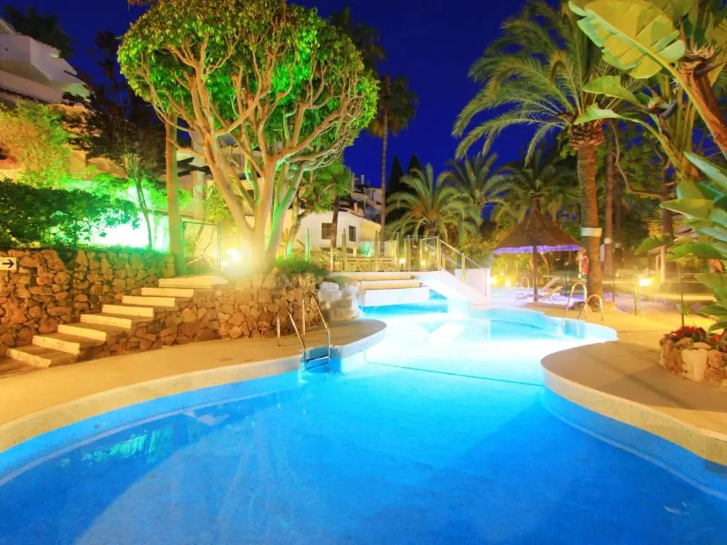 1093 modern beach apartment , huge terrace , bbq