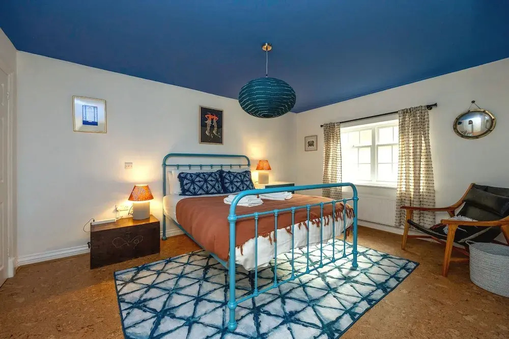 Host Stay Blue Boho at Bristol Gardens