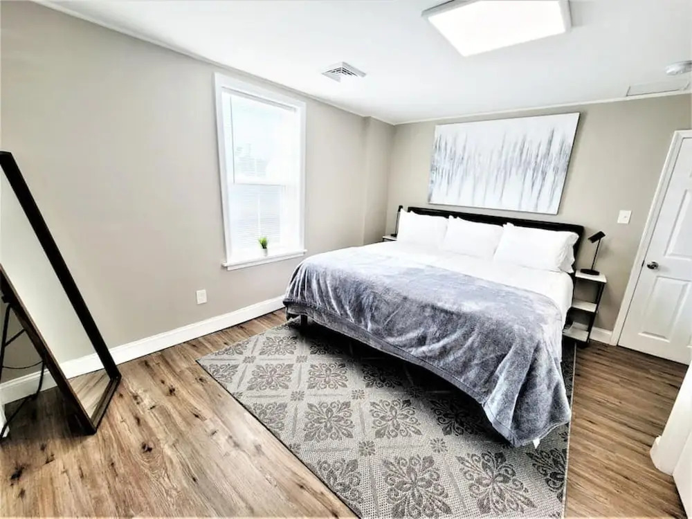 The Loft at Park Place - 3rd Floor Walk up King and Queen Beds Fast Wifi and Free Coffee