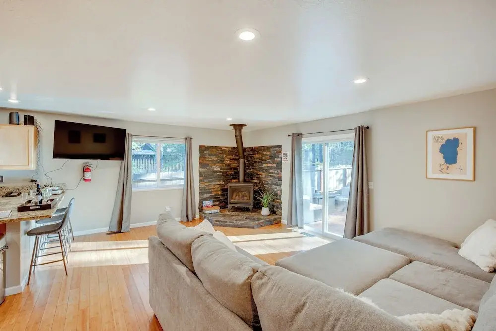 Ski & Board in South Lake Tahoe! Updated Home