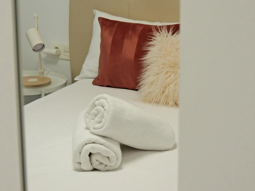 Casa Gascona con parking, wifi y netflix gratis!! By DeLabra Apartments