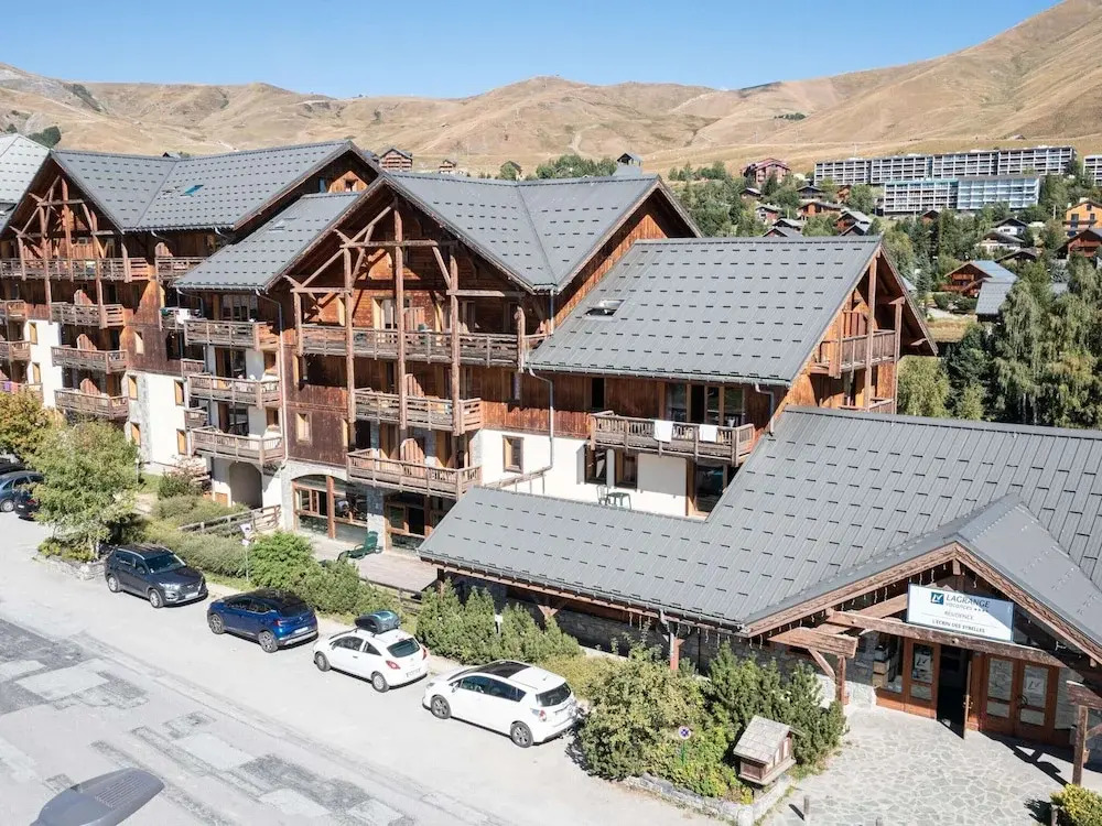 Spacious Apartment 500 m. From the Slopes of Les Sybelles