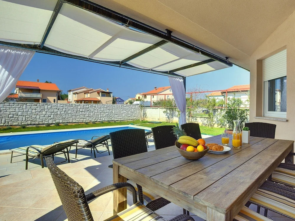 Modern Villa With Private Pool Near Beach