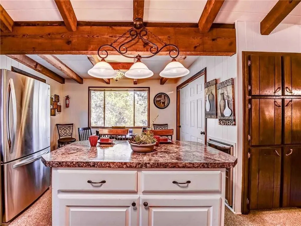 Foxfire Haven - Three Bedroom Cabin with Hot Tub
