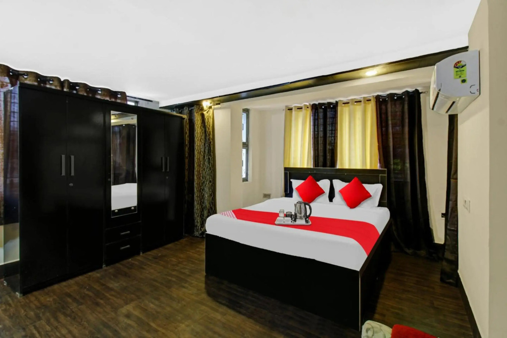 OYO Flagship 70030 Gopika Stay Inn