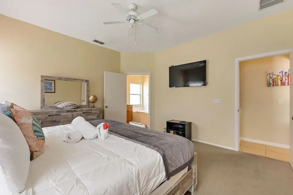2 Suites, 1 King, 5 beds- Pool, Games Room #810 villa