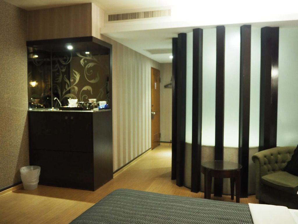 The Riverside Hotel & Motel