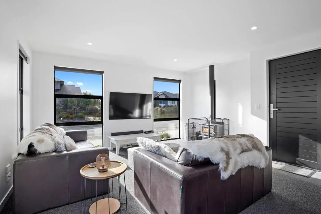 Paradise Point - Wānaka Holiday Home
