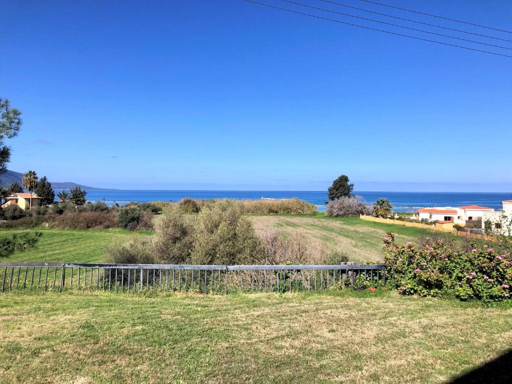 White House studio with sea view and parking