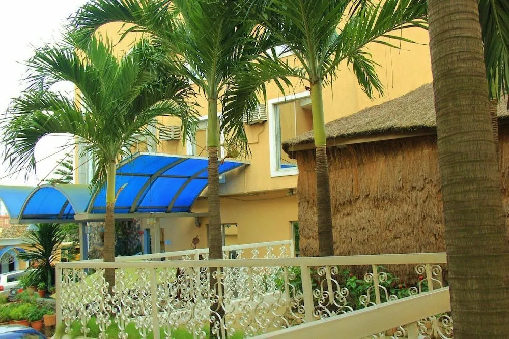 De-vine Plus Hotel and Suites