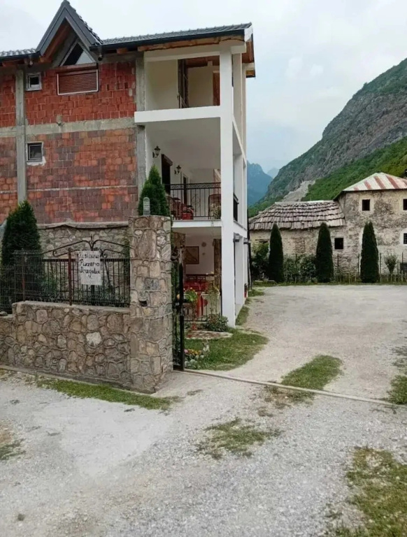 Hotel & Bar - Restorant  Piceri Dragobia