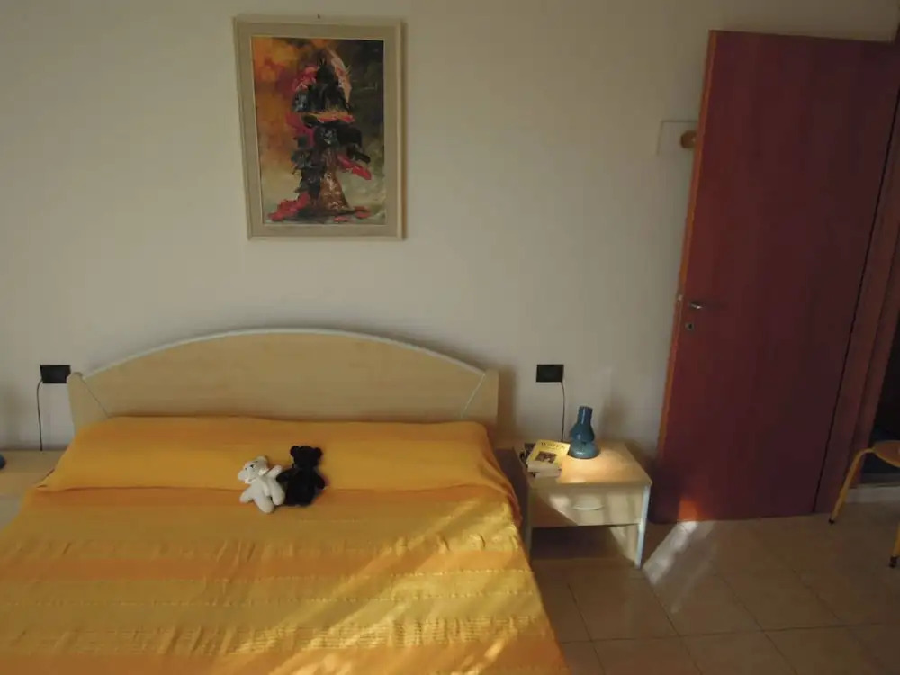 Homely one Bedroom Flat With Side sea View