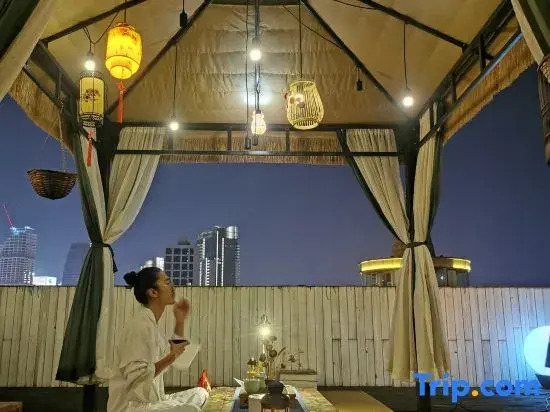 Four rooftop garden youth hostels