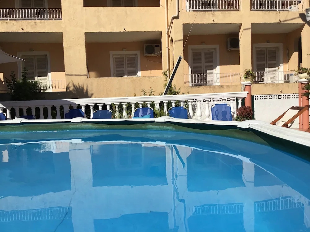 Almyra Living
