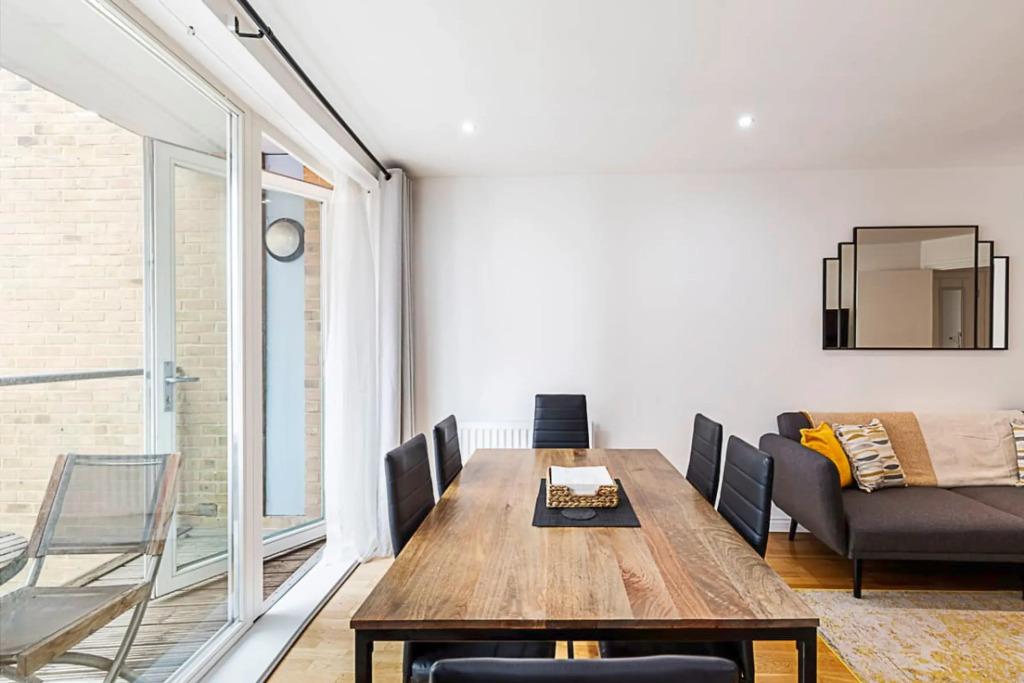 Bright Battersea Apartment