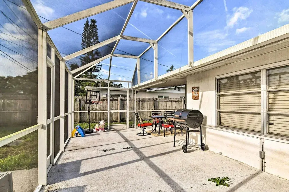 Snowbird Sanctuary w/ Covered Patio in Bradenton