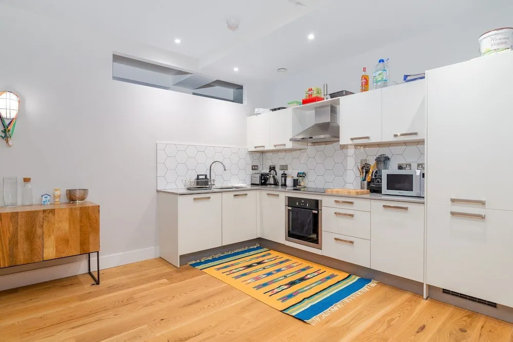 Stunning 2br Home W/Garden, 20 Min To Central!