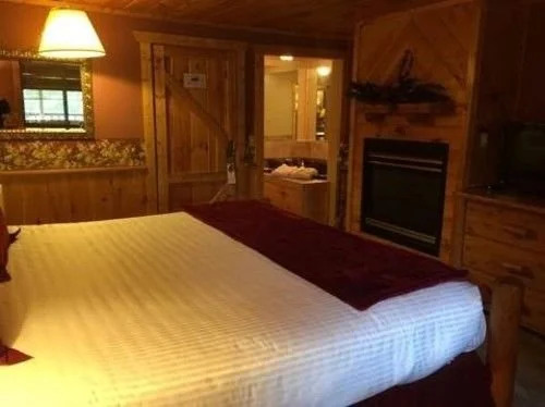 Baskins Creek Nestle Inn