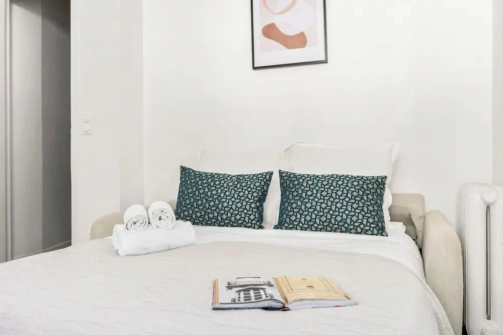 Bright Parisian 1BR by Champs