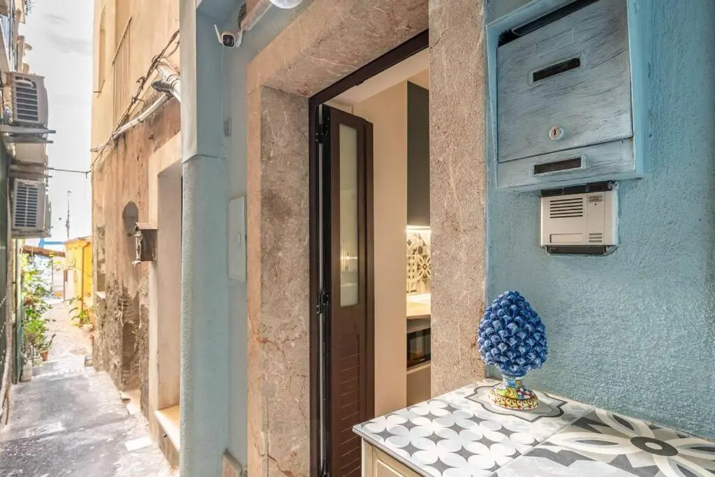 Salt Sea Cottage Taormina 10 meters from the sea