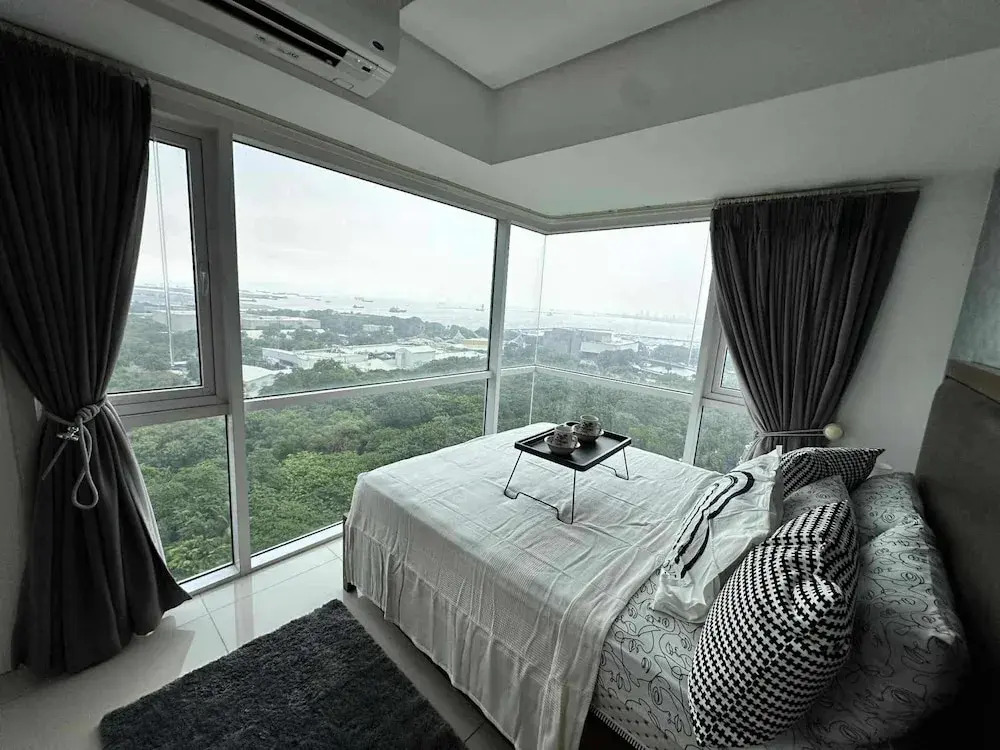 Breeze Residences Condos