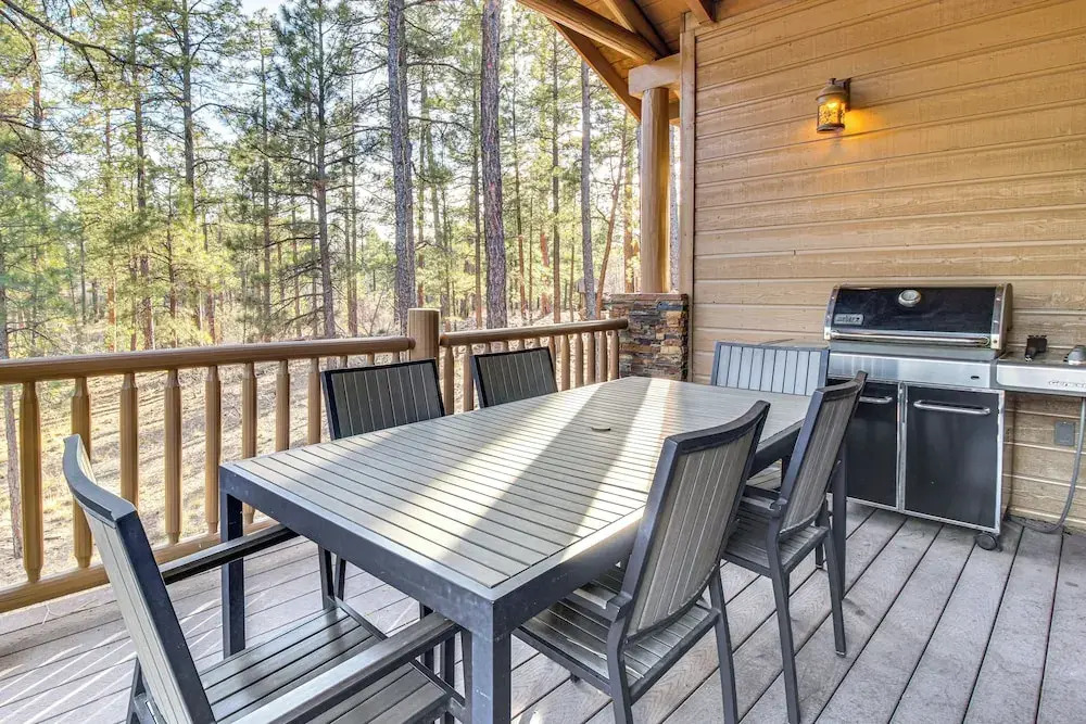 Hot Tub, Deck & Grill! Mtn Retreat in Show Low
