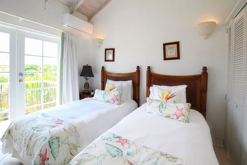 Relax Poolside At This Stylish Townhouse - Porters Gate 24 by BSL Rentals