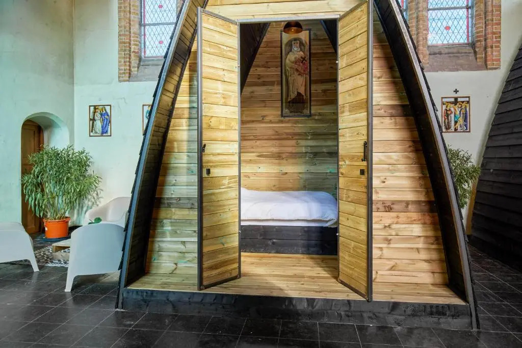 Sleeping in a Church - Bed & Bar Tolomeus