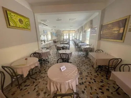 Hotel moroni