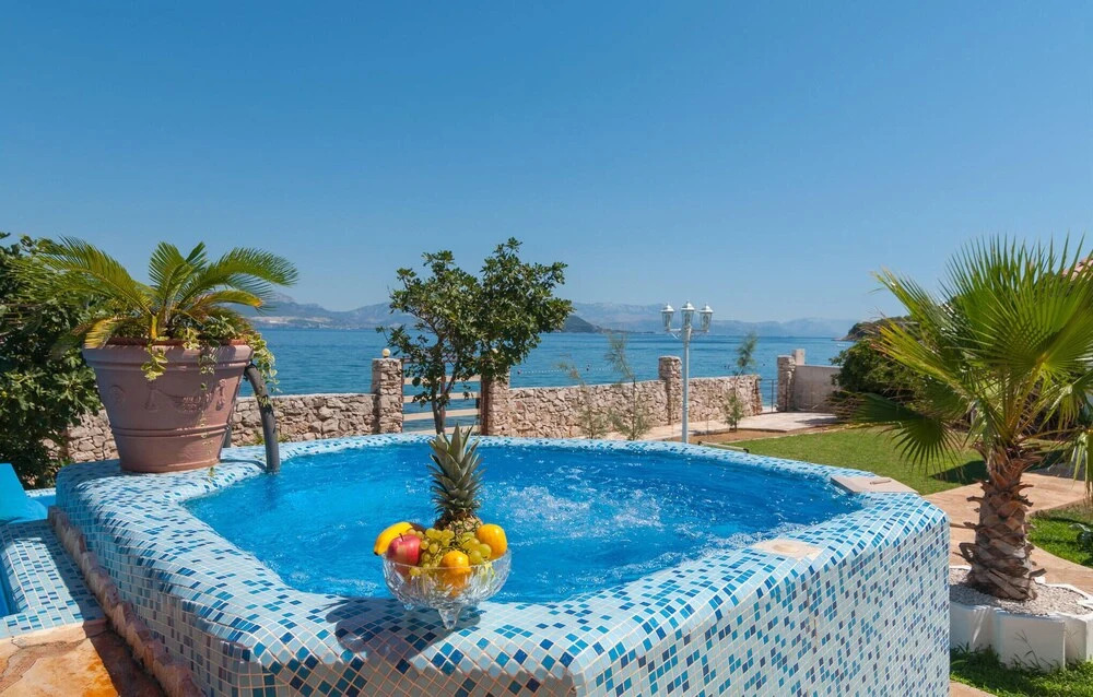 Nice Home in Slatine with Hot Tub, WiFi & 6 Bedrooms