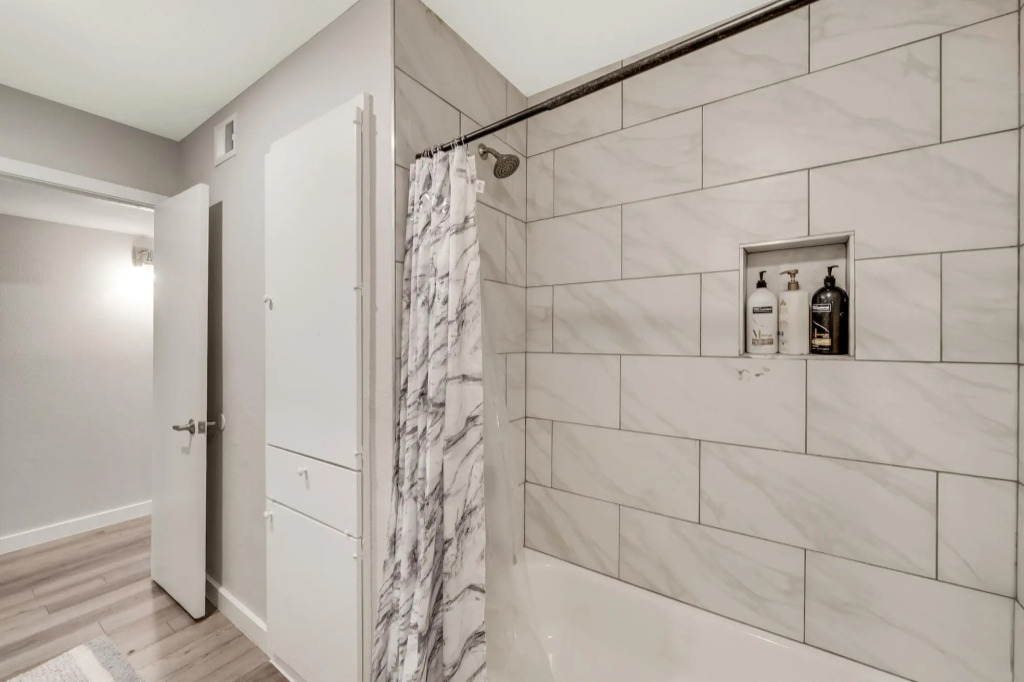 Cozy 2BR Near UT Hyde Park Evonify