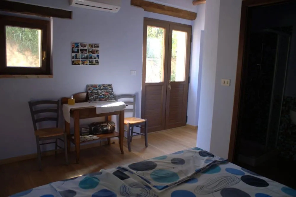 Casa il Girasole con piscina nelle Marche