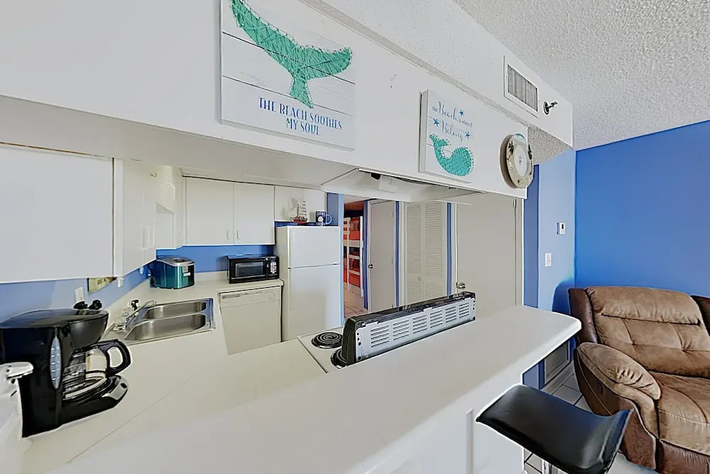 New Listing! Beachfront W/ Pool & Balcony 1 Bedroom Condo