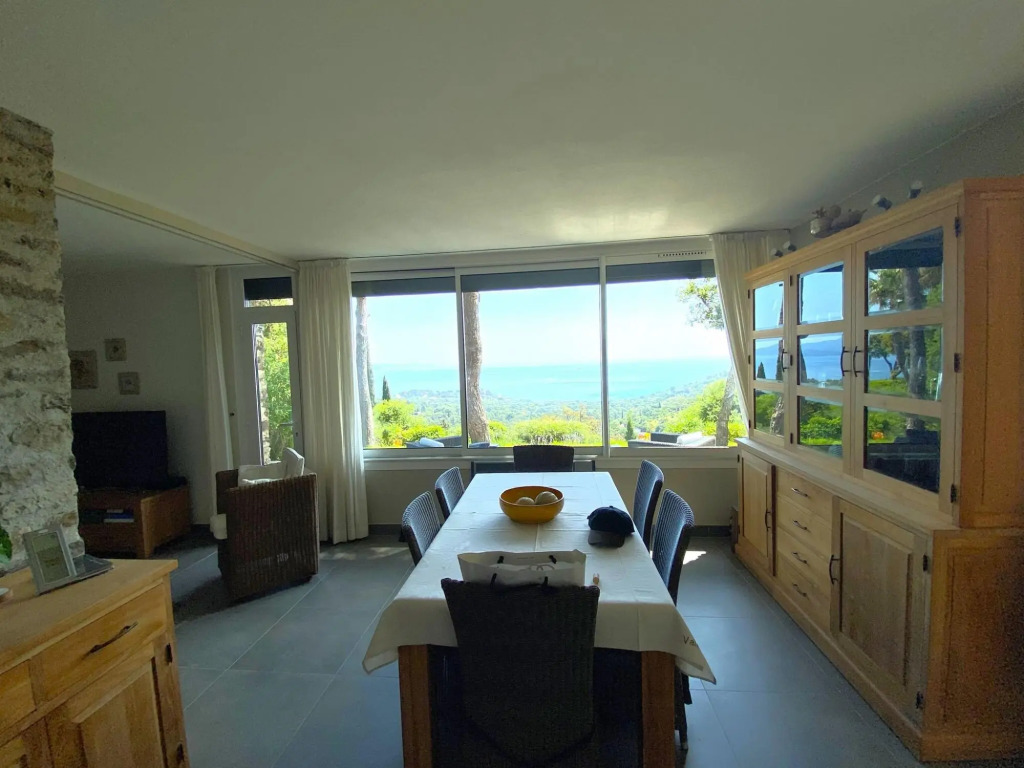 Comfy villa in Bormes-les-Mimosas with swimming pool