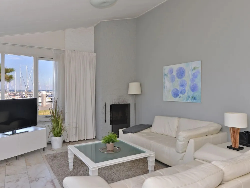 Detached bungalow for 5 people with a beautiful view of the marina