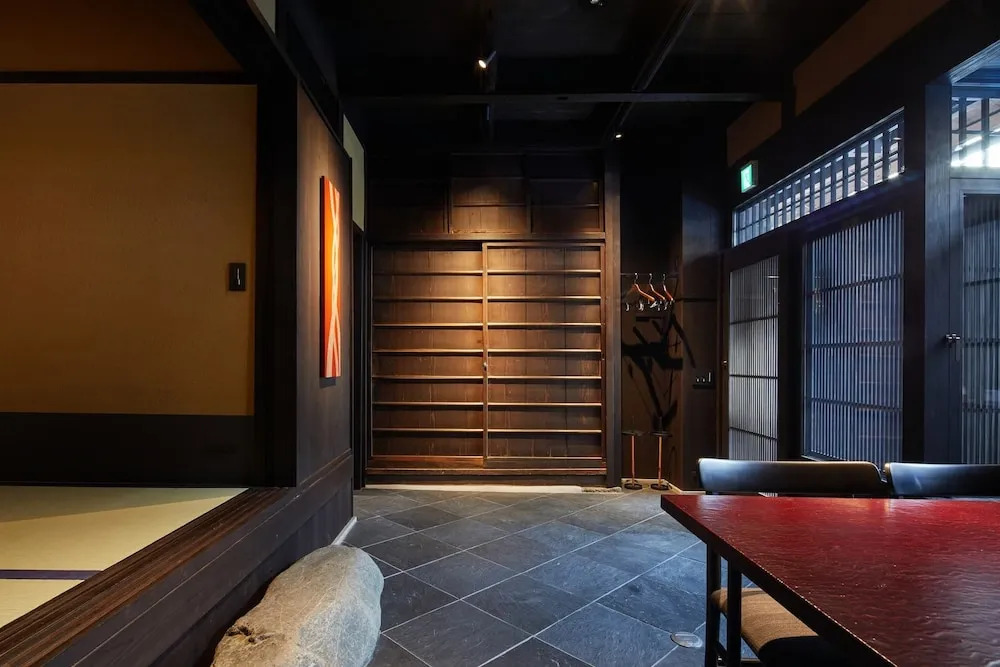 Kyoto Urushiro Wakasaya