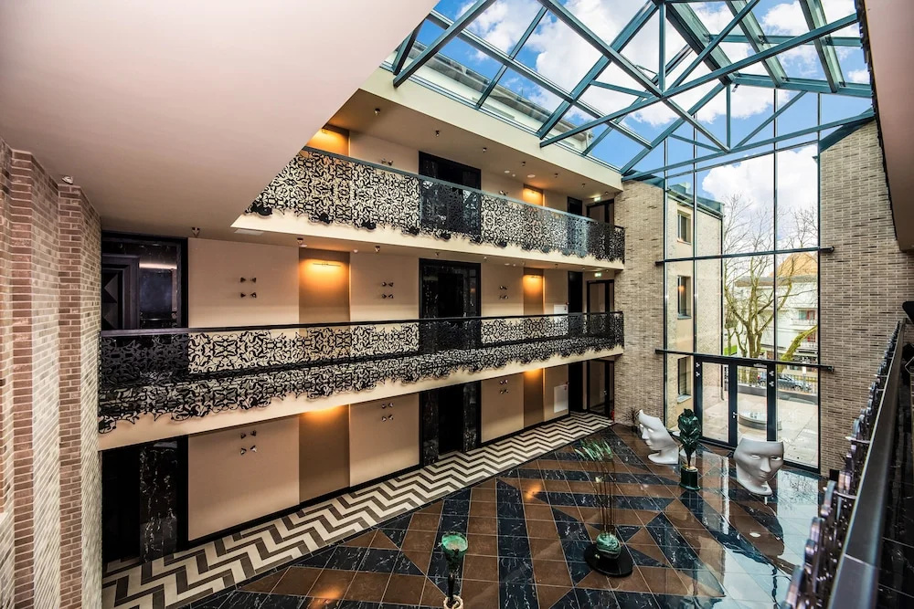 Отель Amsterdam Plaza